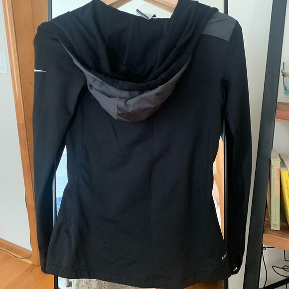 Nike Dri Fit Top - Picture 2 of 4